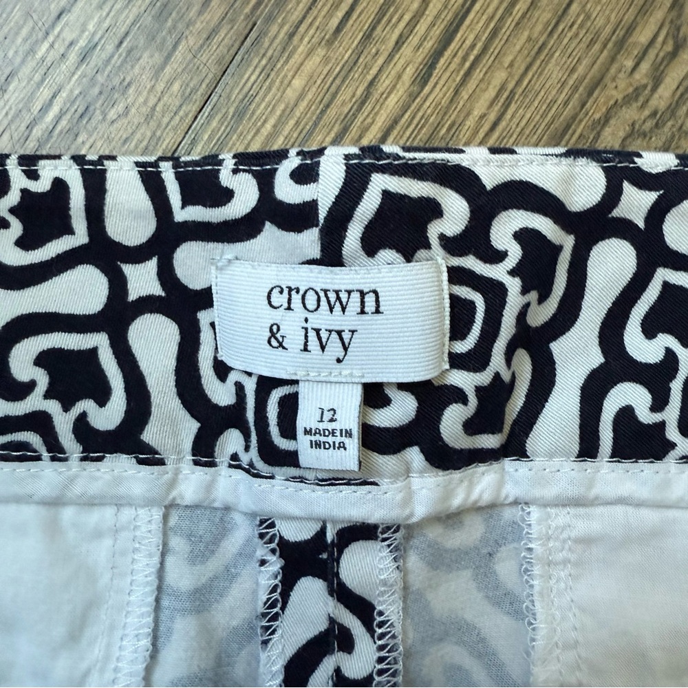 Crown & Ivy Black and White Scalloped Shorts - Picture 4 of 5